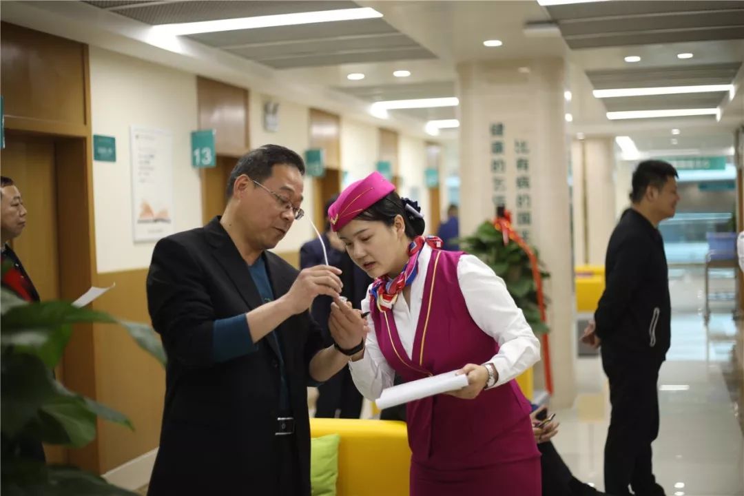 贺州24小时套医保卡(北京医保卡使用指南)